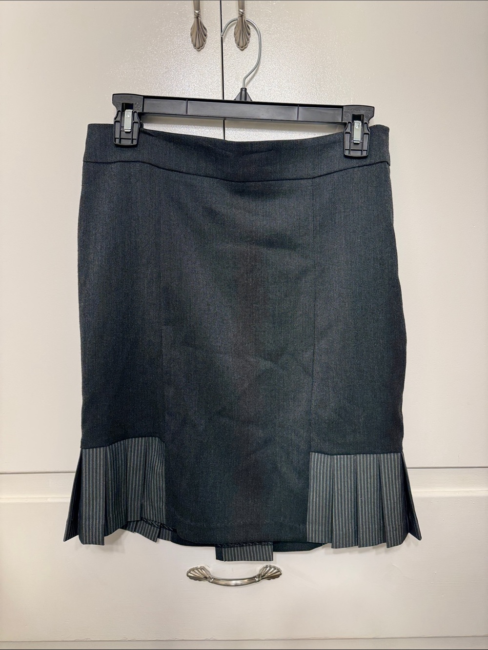 Women's Dark Gray Pleated Hem Pencil Skirt